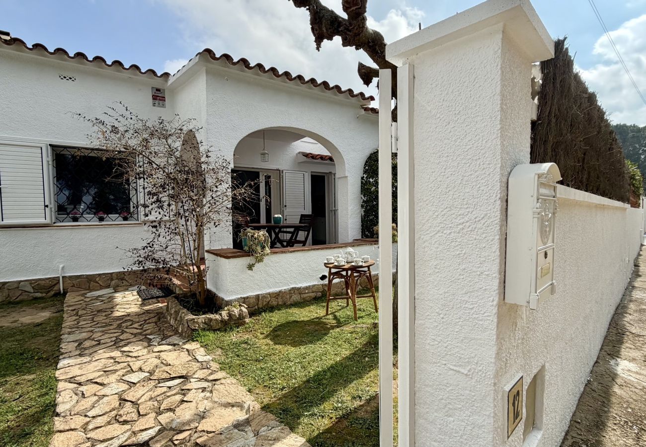 Casa adossada en L´Escala - CASA EDNA