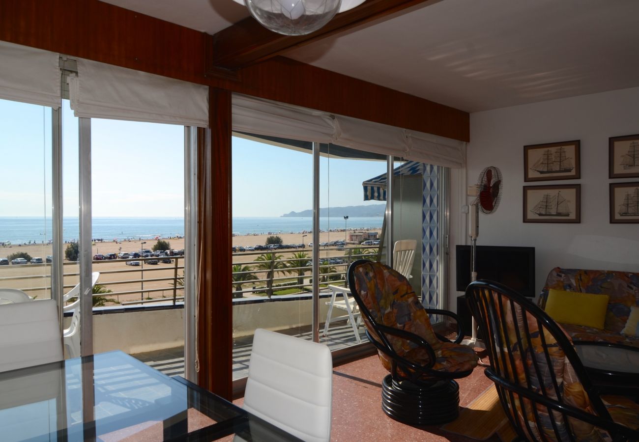 Apartment in Estartit - CATALONIA 3-5