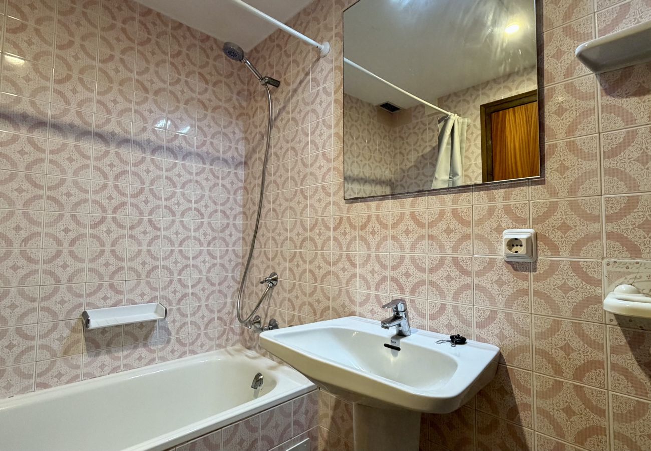 Apartment in L'Escala - APARTMENT ELS PESCADORS 2-2 3D