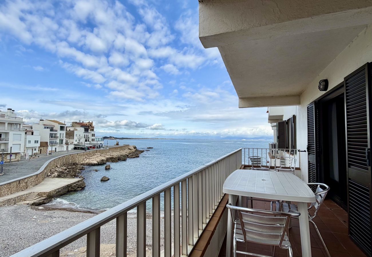 Apartment in L'Escala - APARTMENT ELS PESCADORS 2-2 3D