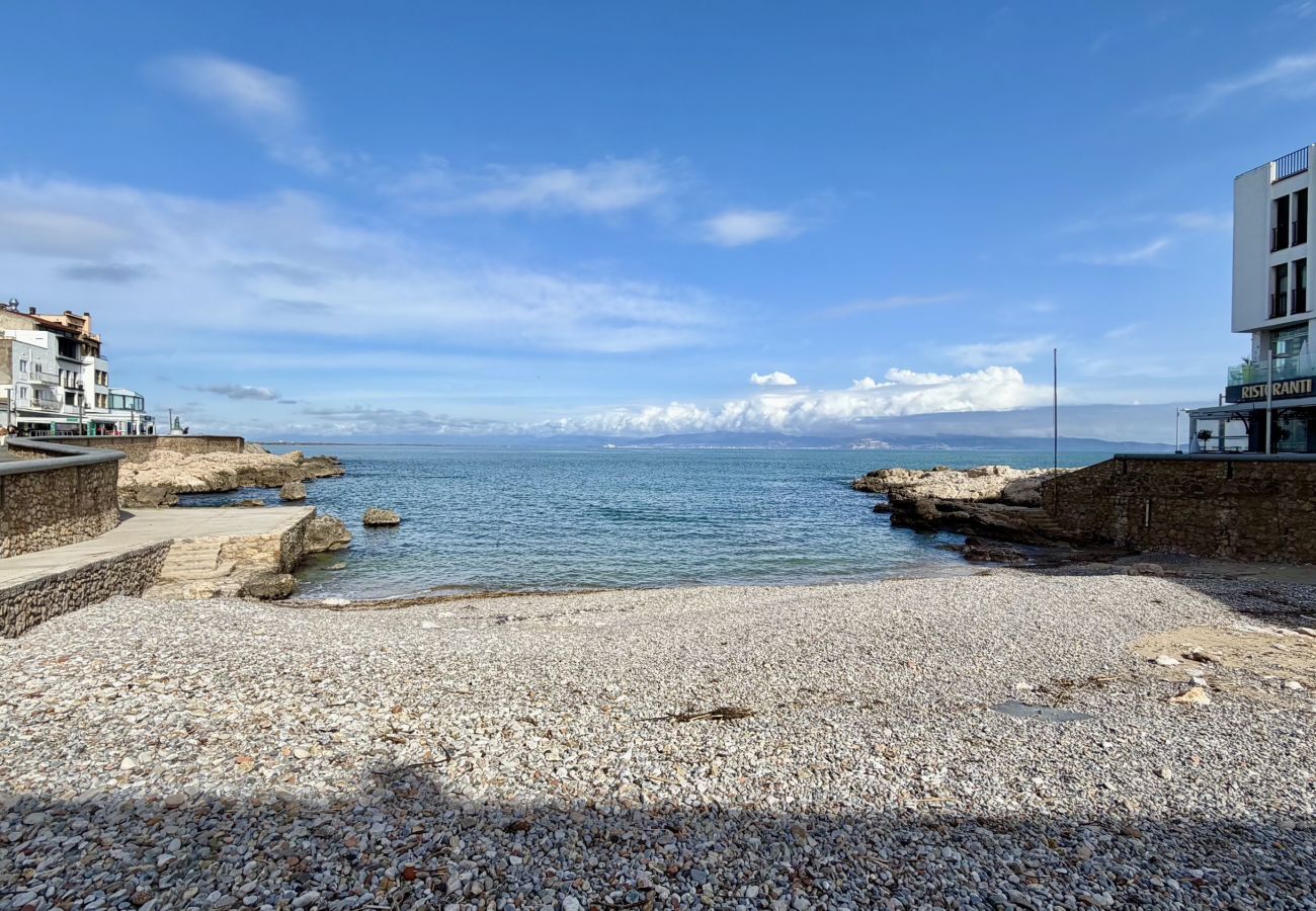 Apartment in L'Escala - APARTMENT ELS PESCADORS 2-2 3D