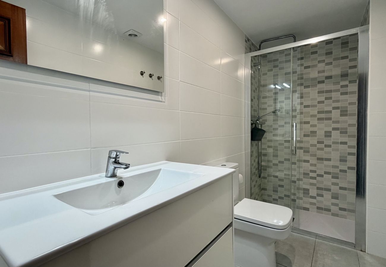 Apartment in L'Escala - APARTAMENTO ELS PESCADORS 2-3 2D