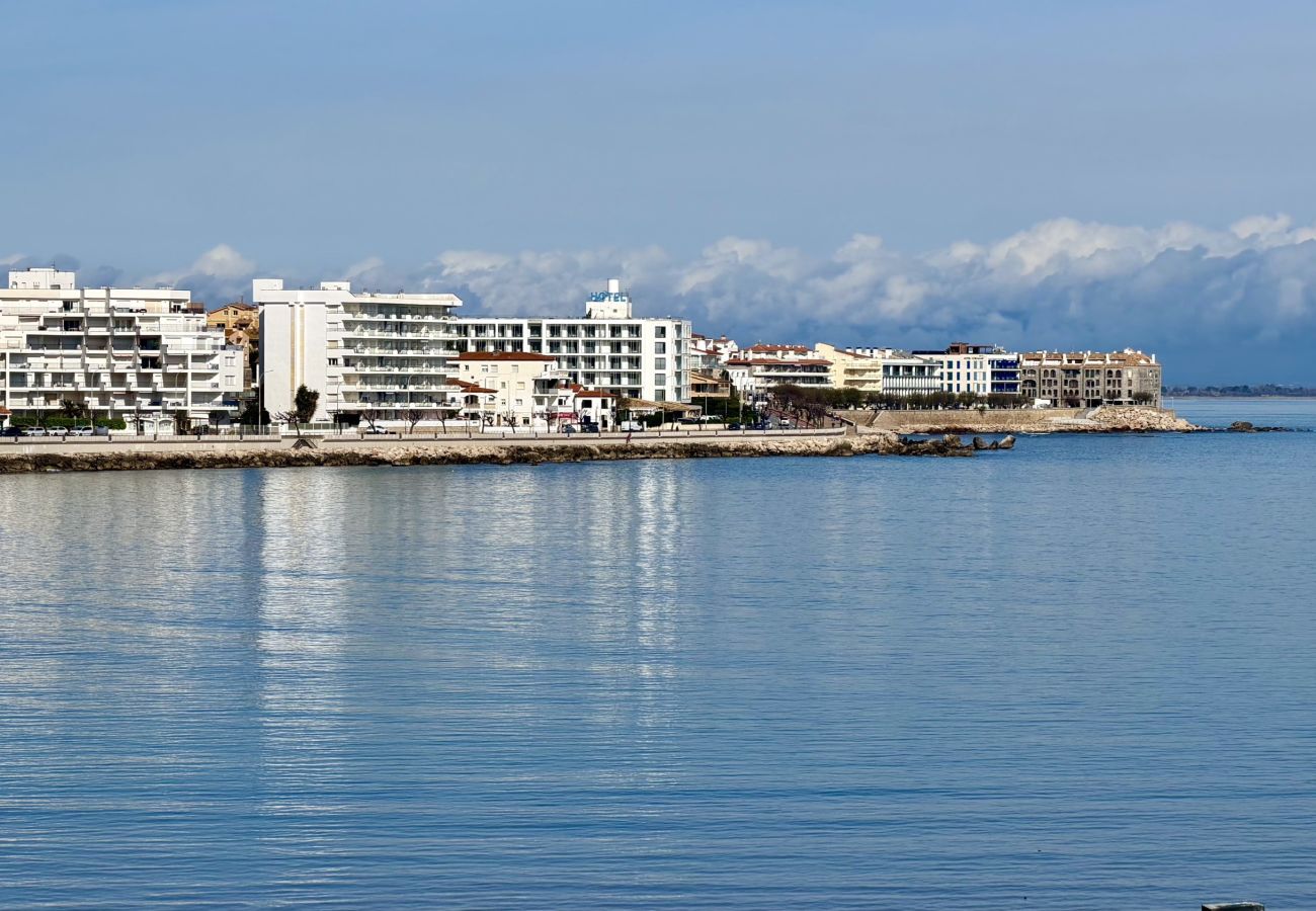 Apartment in L'Escala - LA LLONGADA
