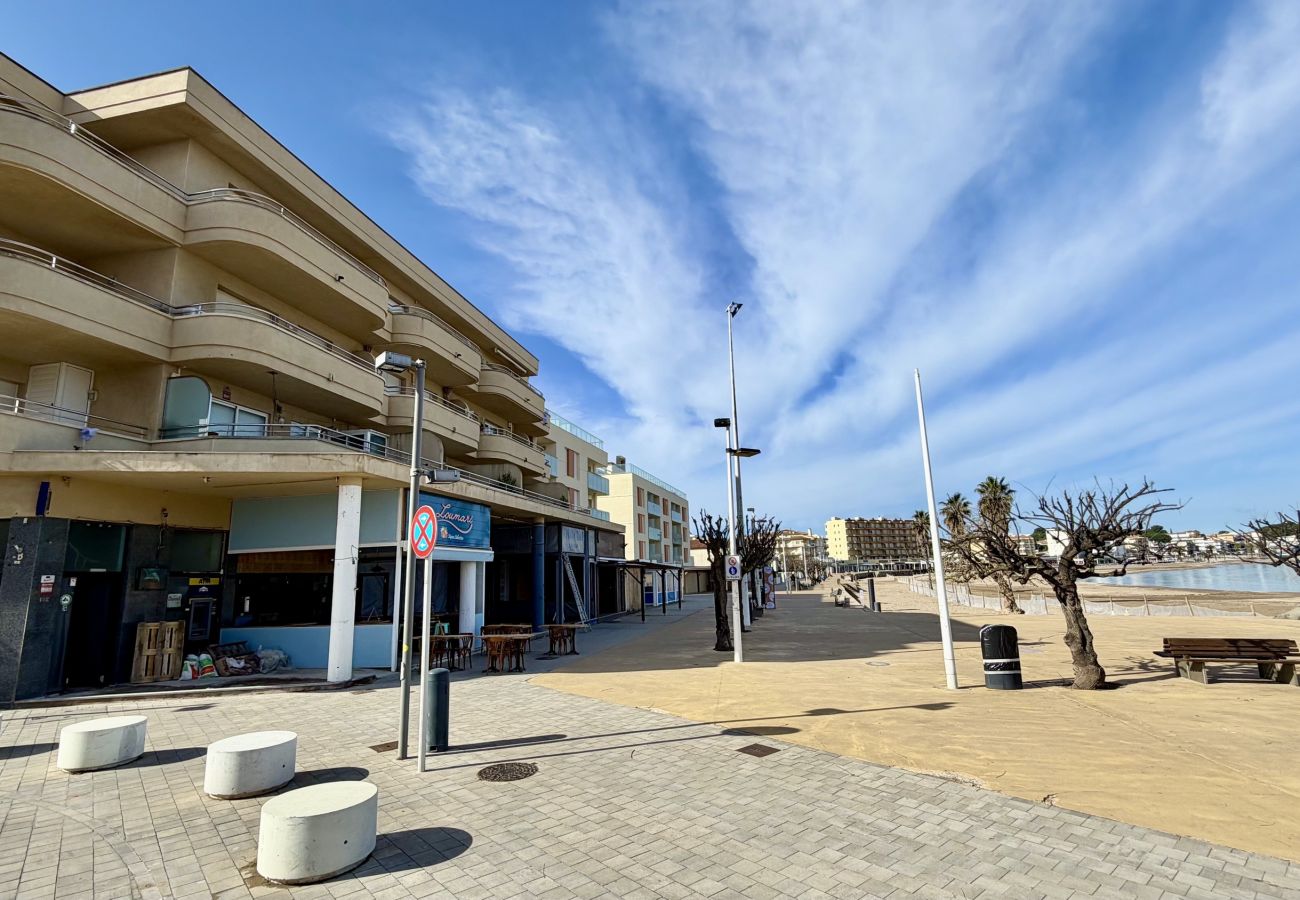 Apartment in L'Escala - LA LLONGADA