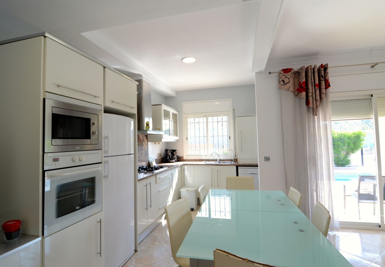 Villa à L'Escala - MAISON PRIVE PISCINE TERANYINA 3D